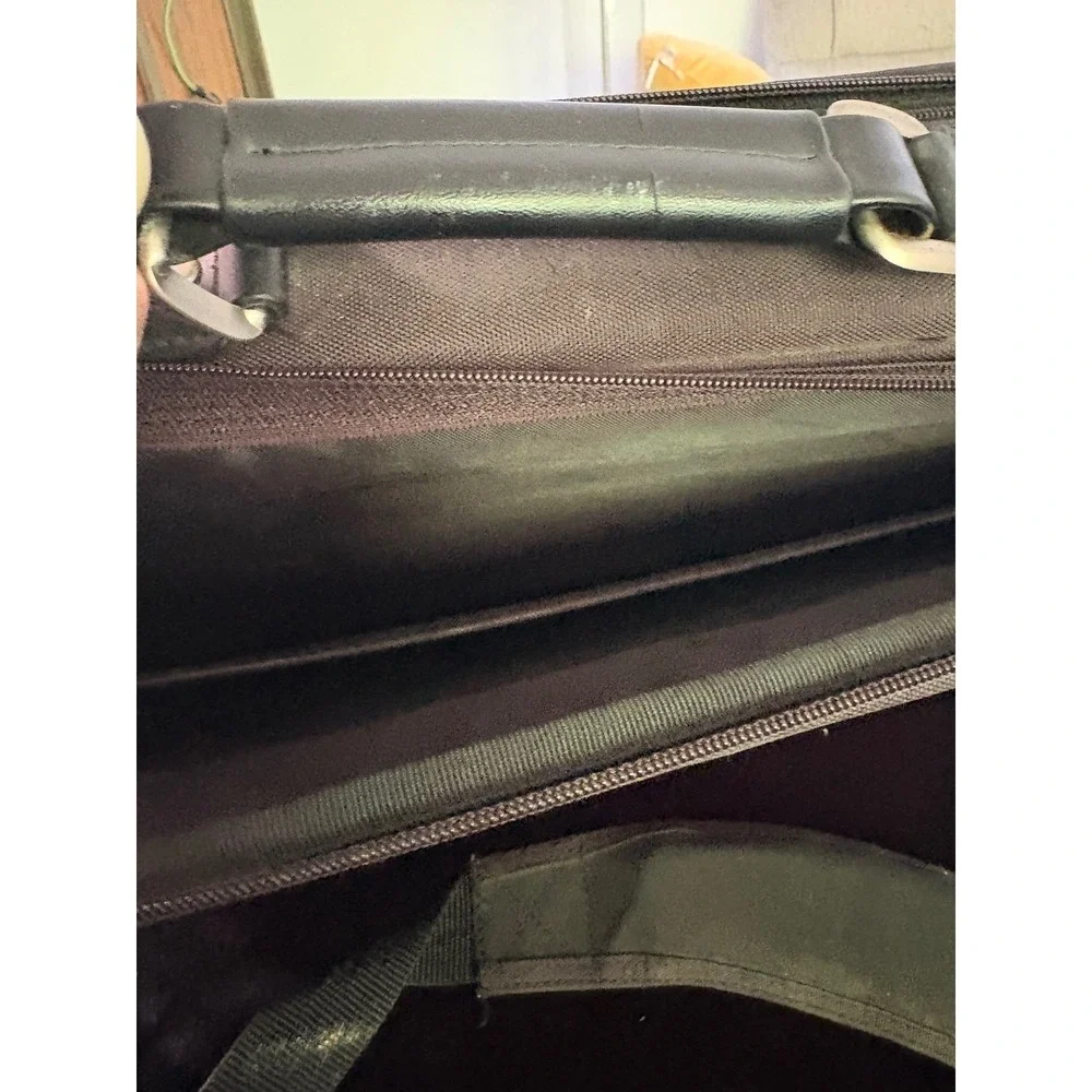 Targus‎ Black Nylon Laptop Briefcase Messenger Bag Office Travel Business Case